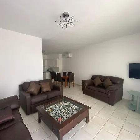 Apartament Corner Townhouse In Regina Gardens,