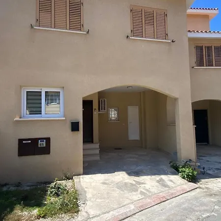 Corner Townhouse In Regina Gardens, Appartement *