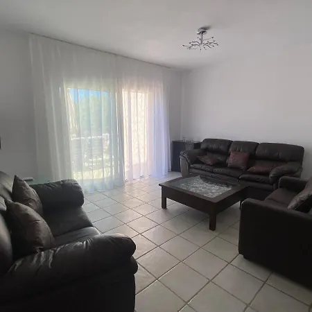 Corner Townhouse In Regina Gardens, Appartement *